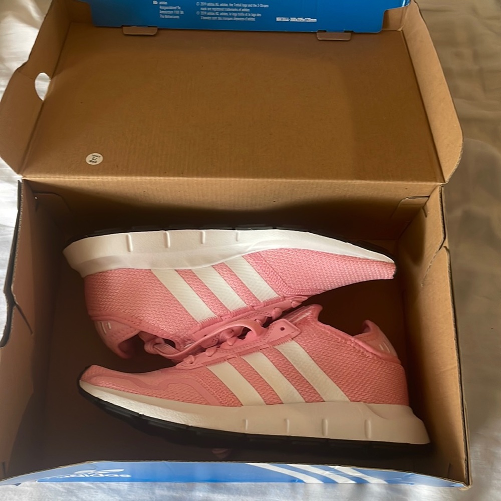 Adidas size 6 in pink Big girl